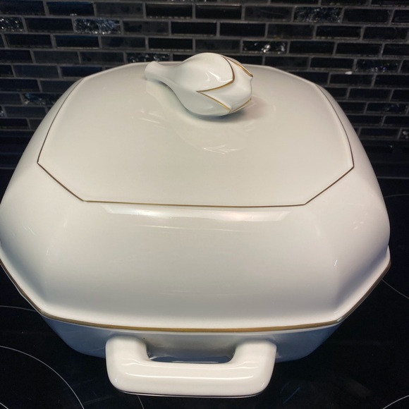 VILLEROY & BACH SOUP TUREEN - Picture 3 of 9